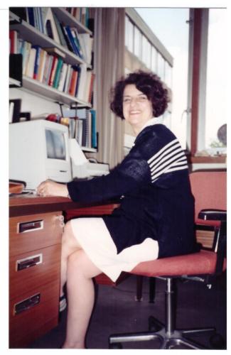 Η Ειρήνη στο γραφείο της στο Reading (τέλη '80)